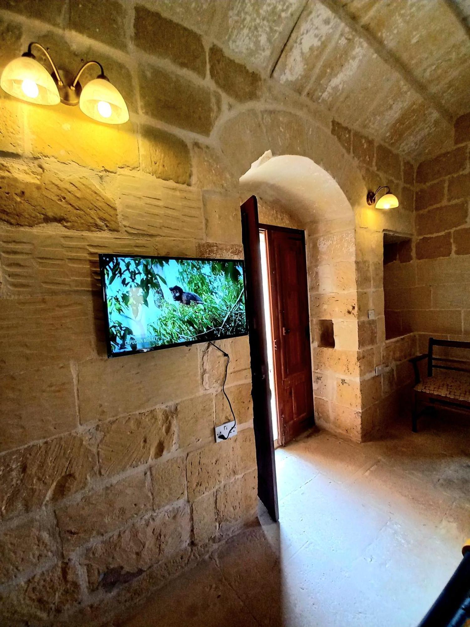 Ta Majsi Farmhouse With Indoor Heated Pool San Lawrenz Buitenkant foto