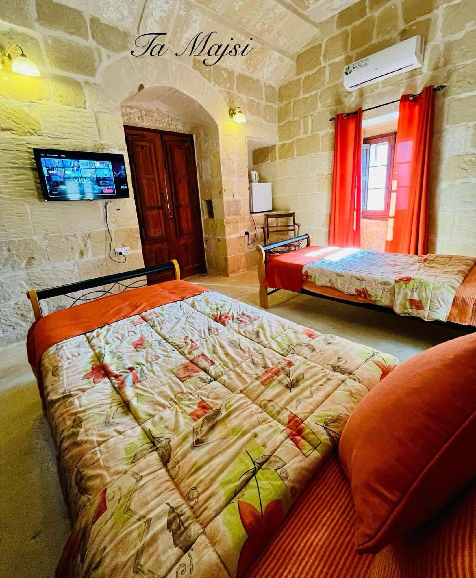 Ta Majsi Farmhouse With Indoor Heated Pool San Lawrenz Buitenkant foto